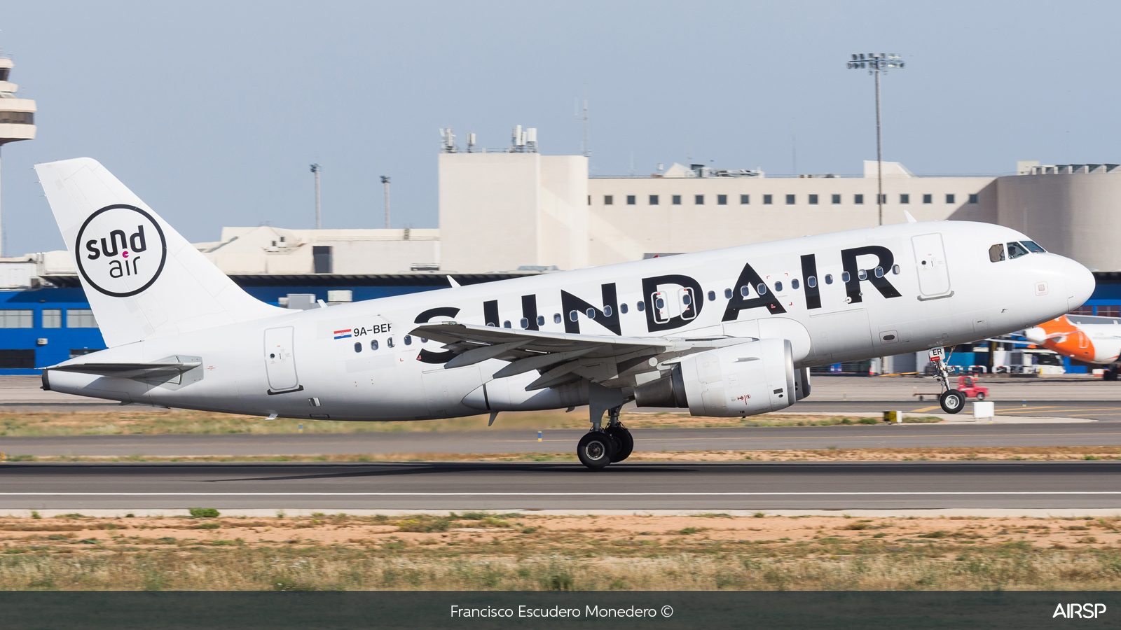 Sundair  Airbus A319  9A-BER