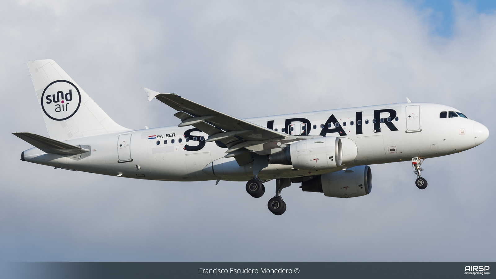 Sundair  Airbus A319  9A-BER