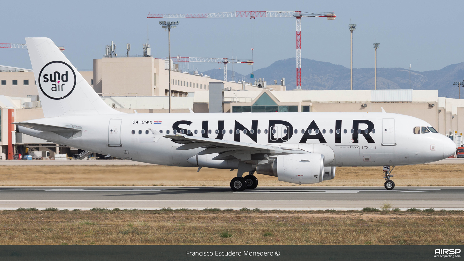 Sundair  Airbus A319  9A-BWK