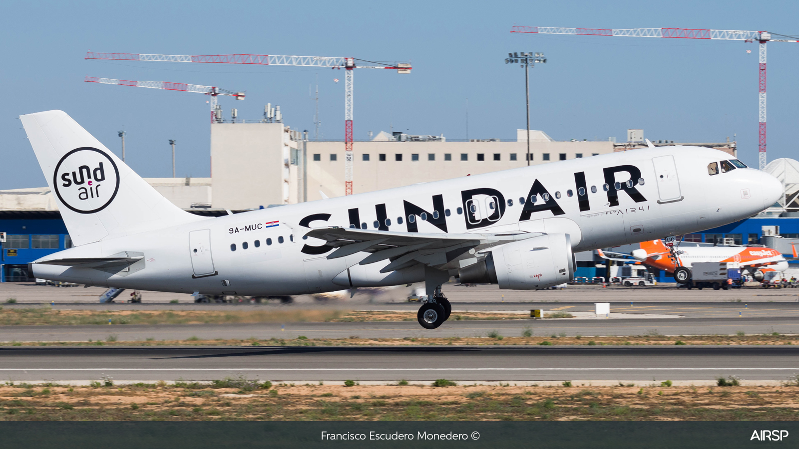 Sundair  Airbus A319  9A-MUC