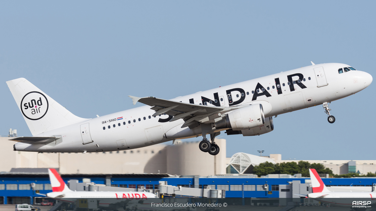 Sundair  Airbus A320  9A-SHO