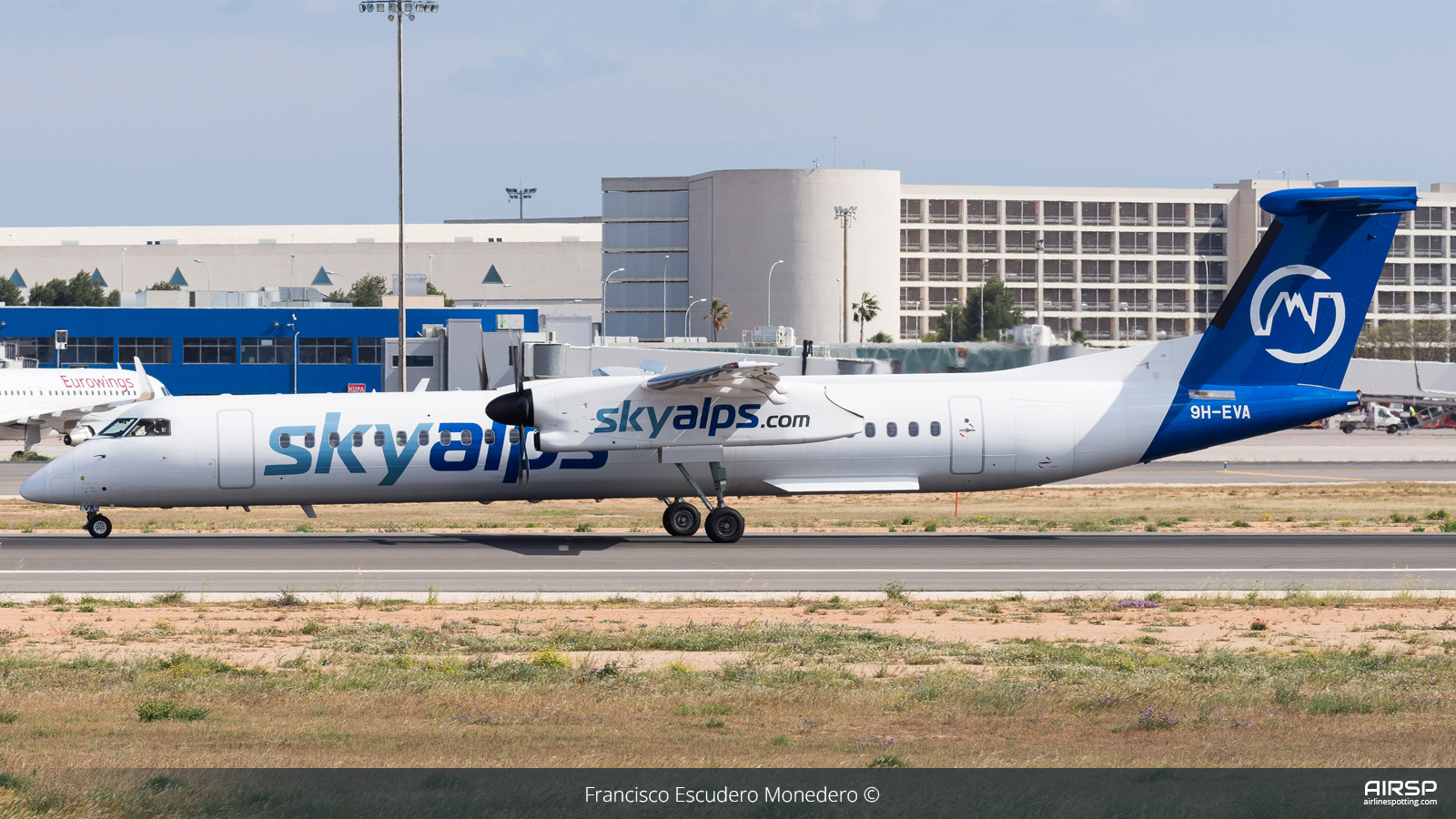Skyalps  DHC Dash 8-400  9H-EVA