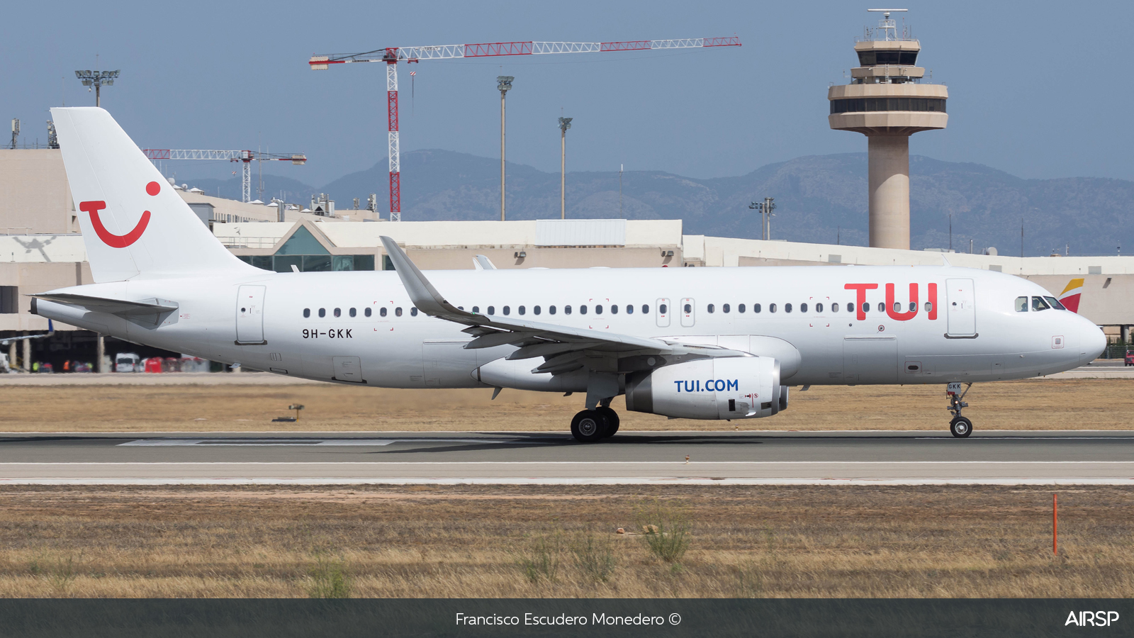 Tui Airways  Airbus A320  9H-GKK