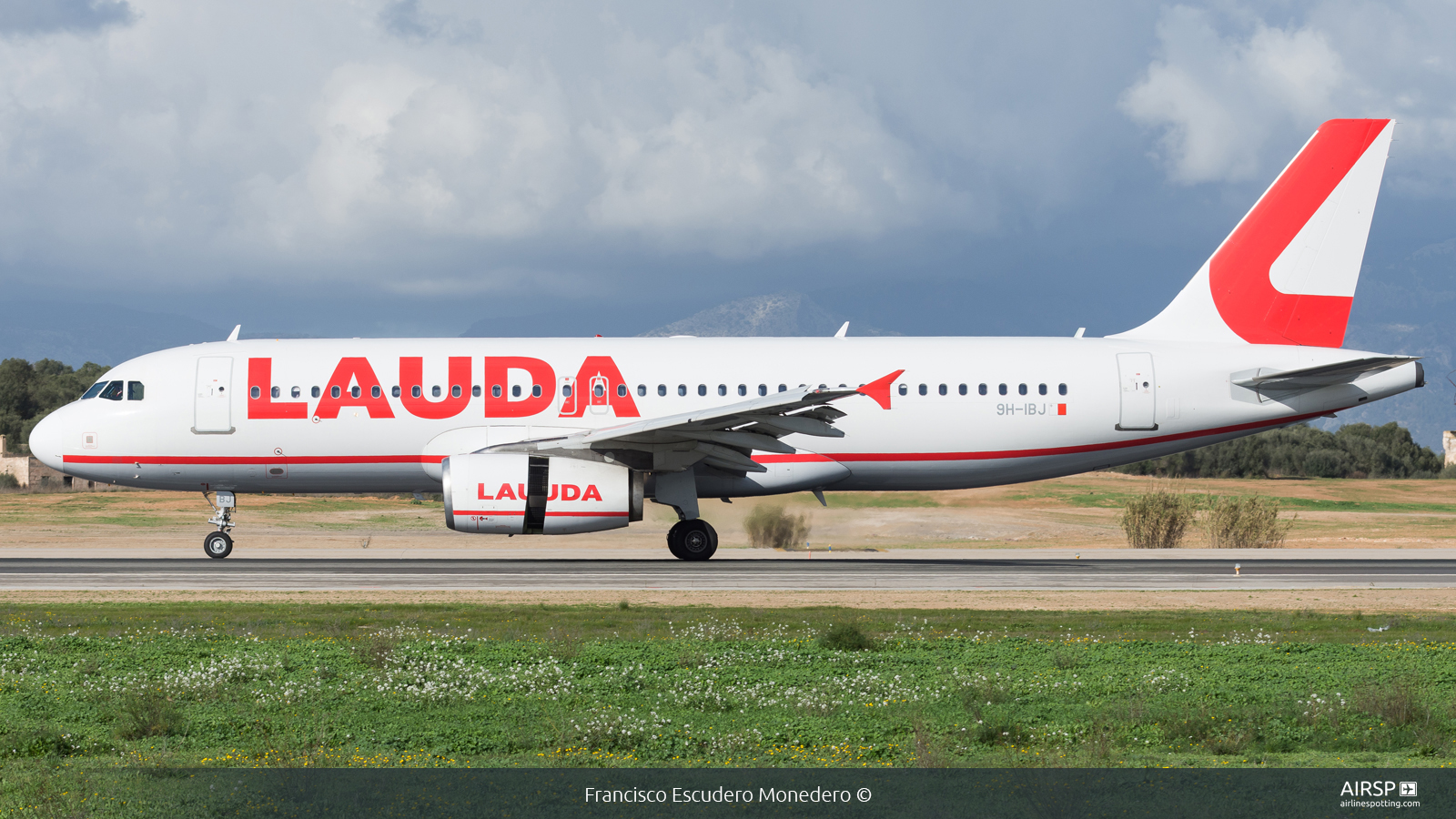 Lauda  Airbus A320  9H-IBJ