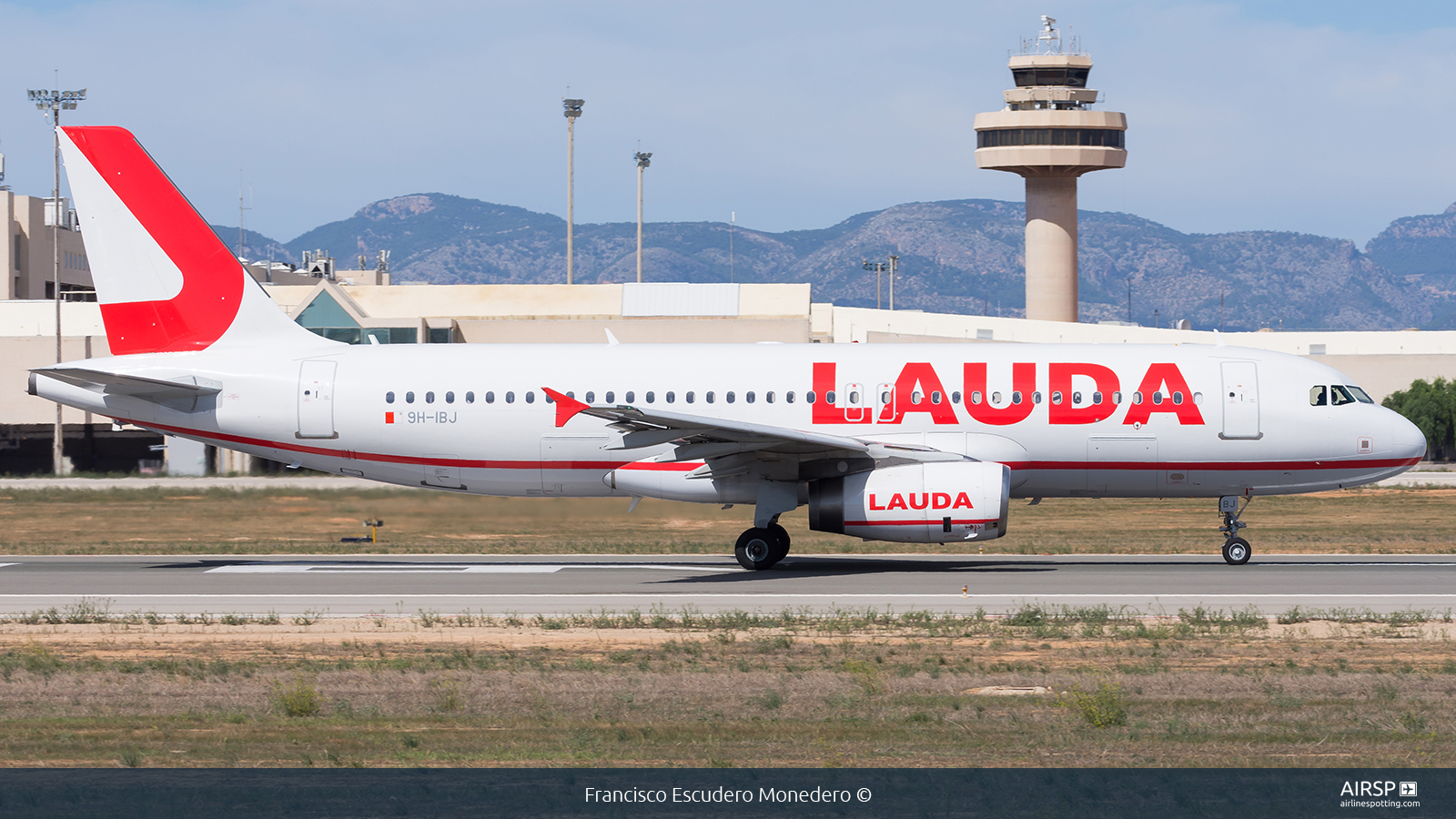 Lauda  Airbus A320  9H-IBJ