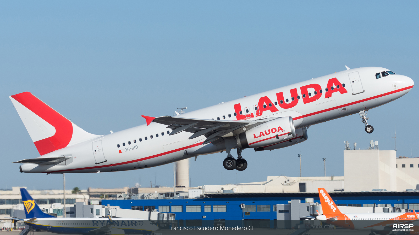 Lauda  Airbus A320  9H-IHD