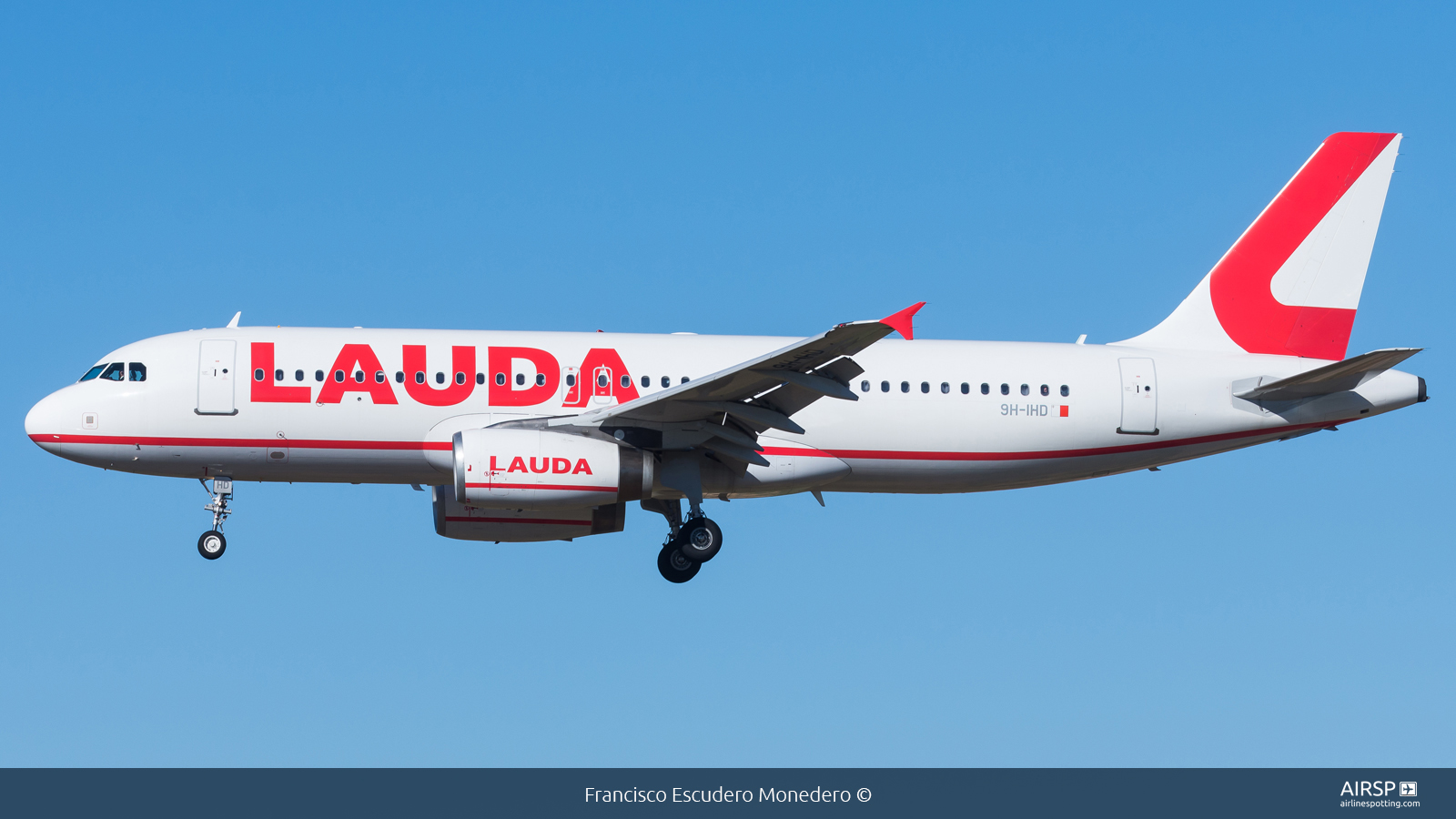 Lauda  Airbus A320  9H-IHD