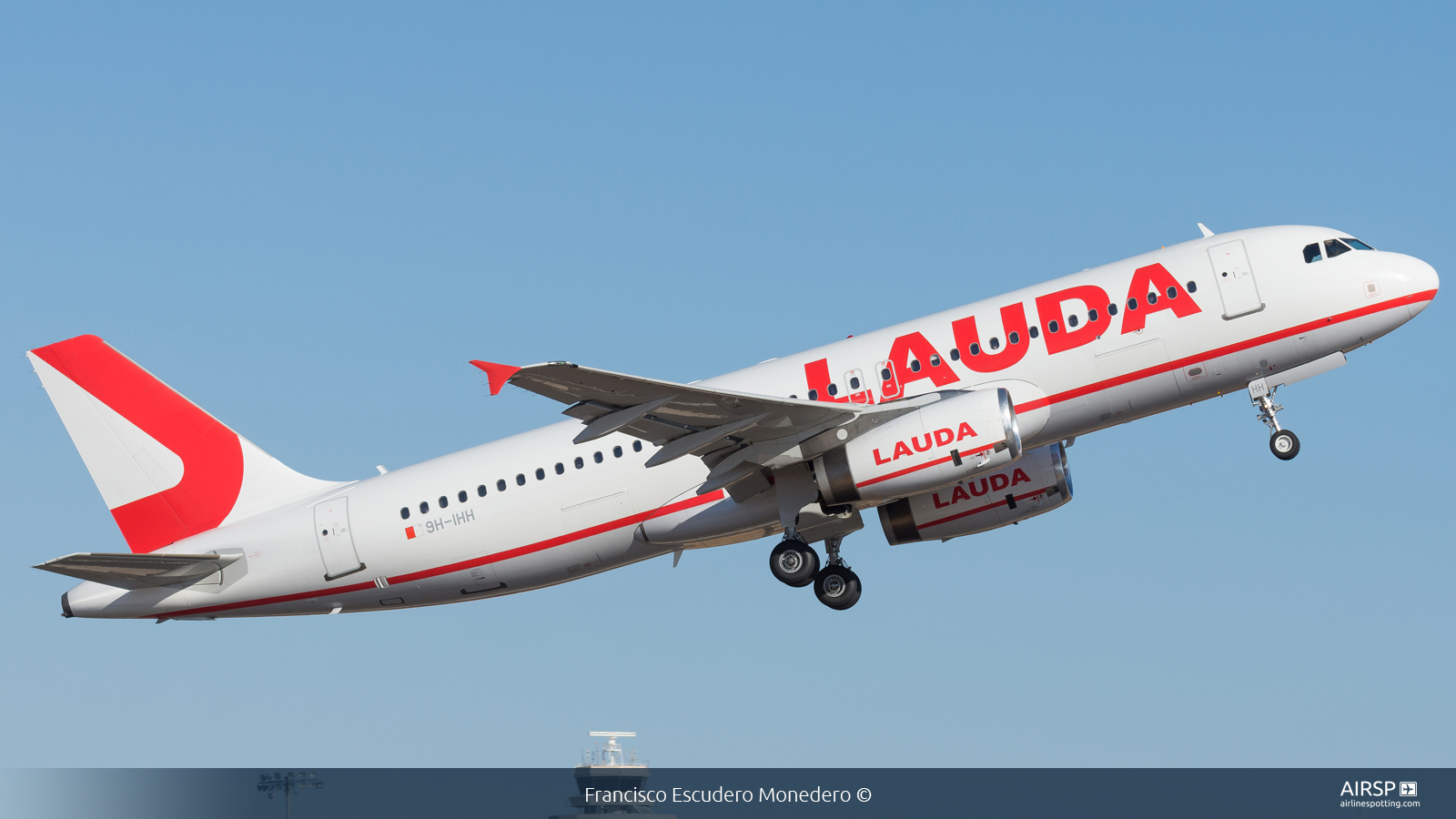 Lauda  Airbus A320  9H-IHH
