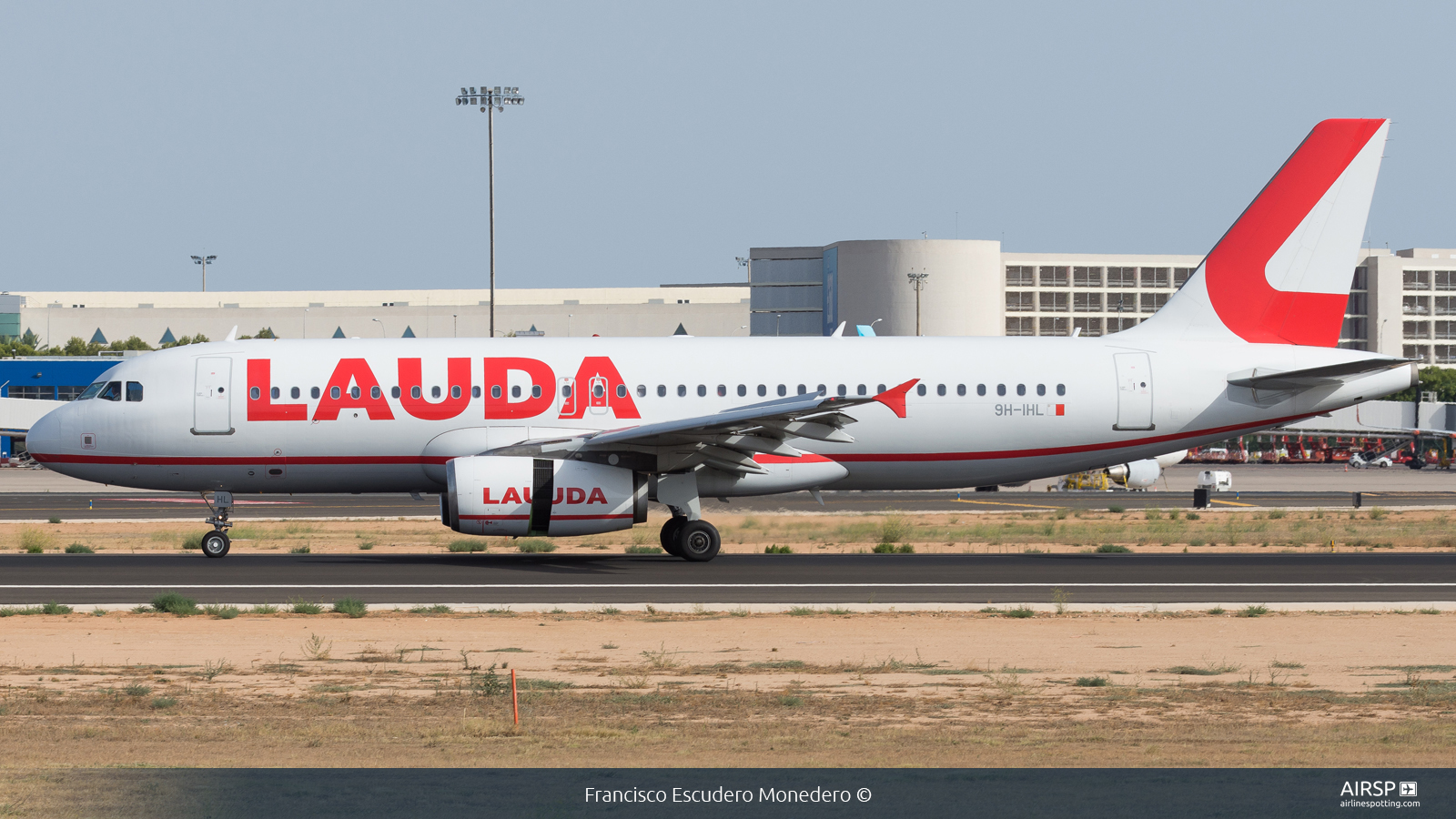Lauda  Airbus A320  9H-IHL
