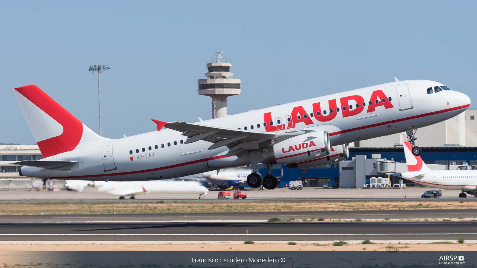Lauda  Airbus A320  9H-LAJ
