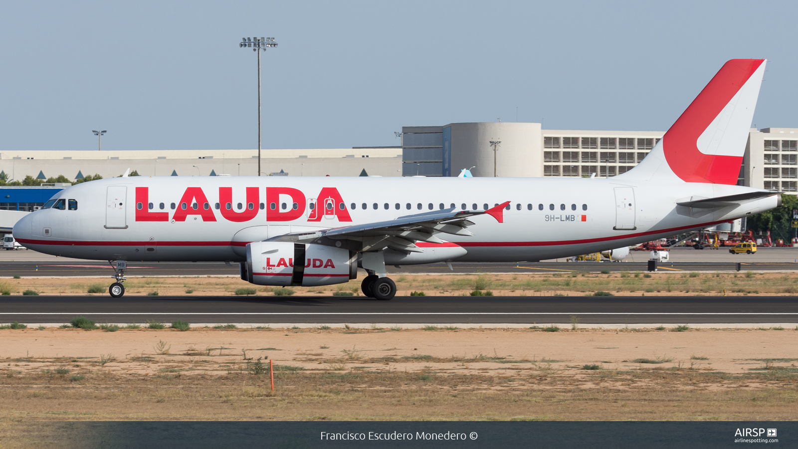 Lauda  Airbus A320  9H-LMB