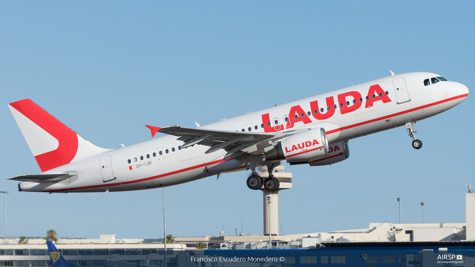 Lauda  Airbus A320  9H-LMI