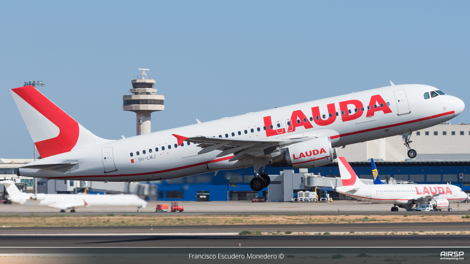 Lauda  Airbus A320  9H-LMJ
