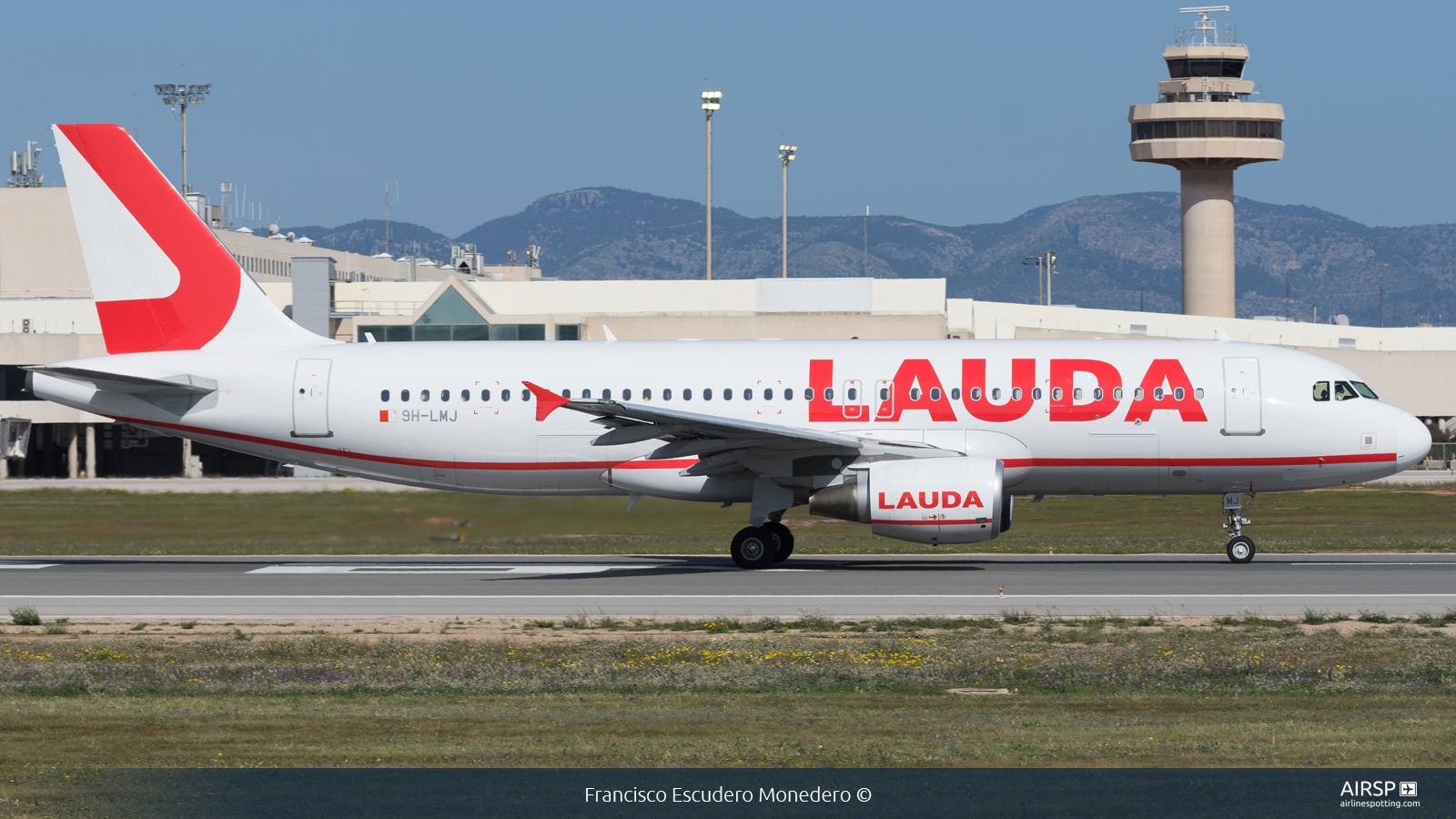 Lauda  Airbus A320  9H-LMJ
