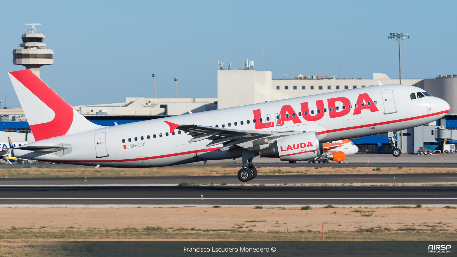 Lauda  Airbus A320  9H-LOI