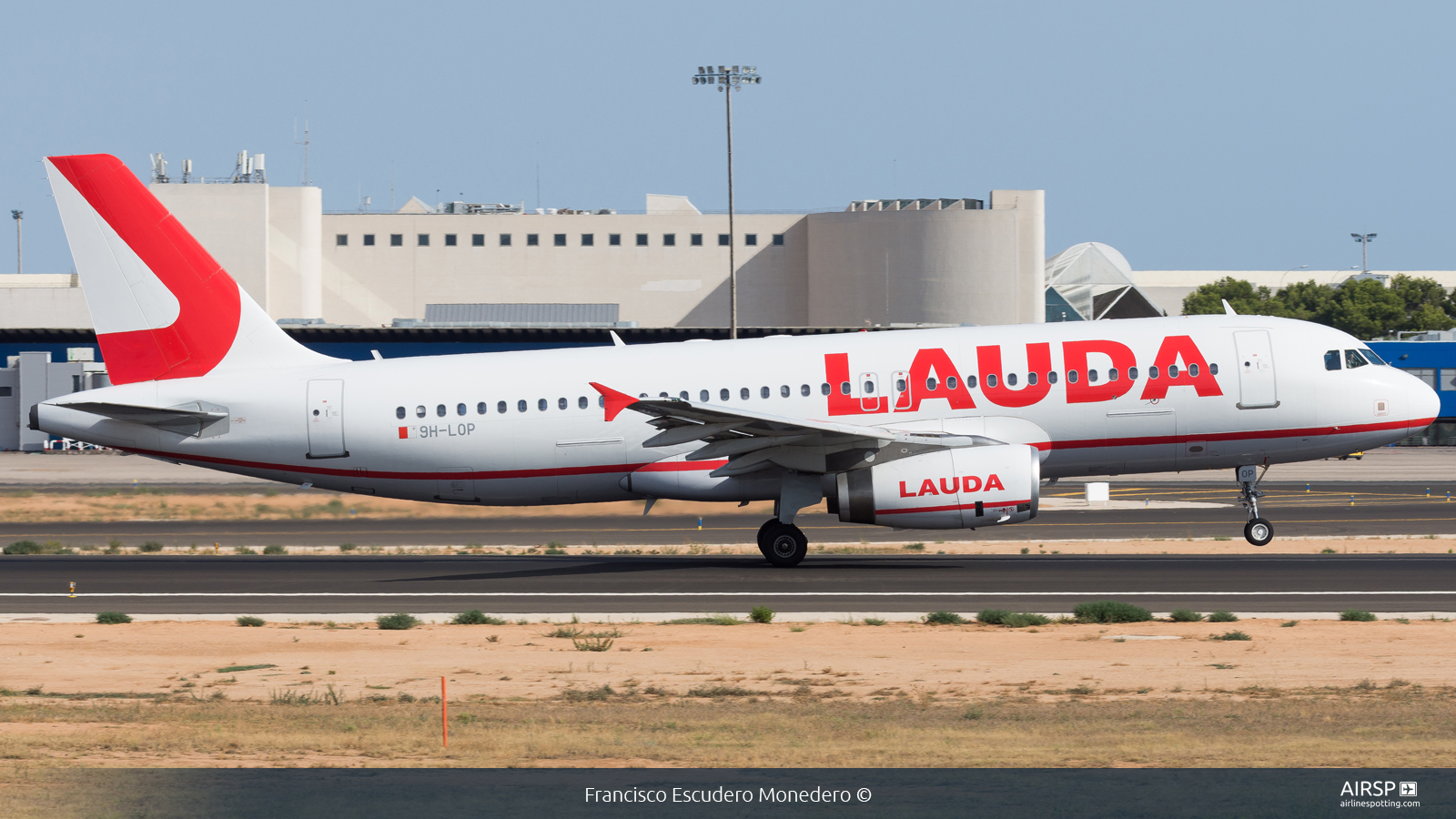 Lauda  Airbus A320  9H-LOP