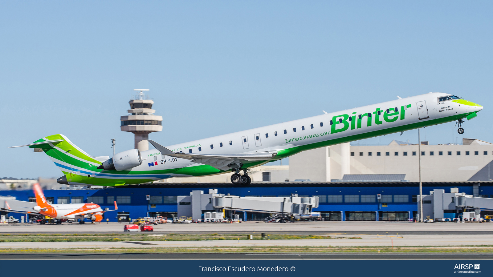 Binter Canarias  Mitsubishi CRJ-1000  9H-LOV