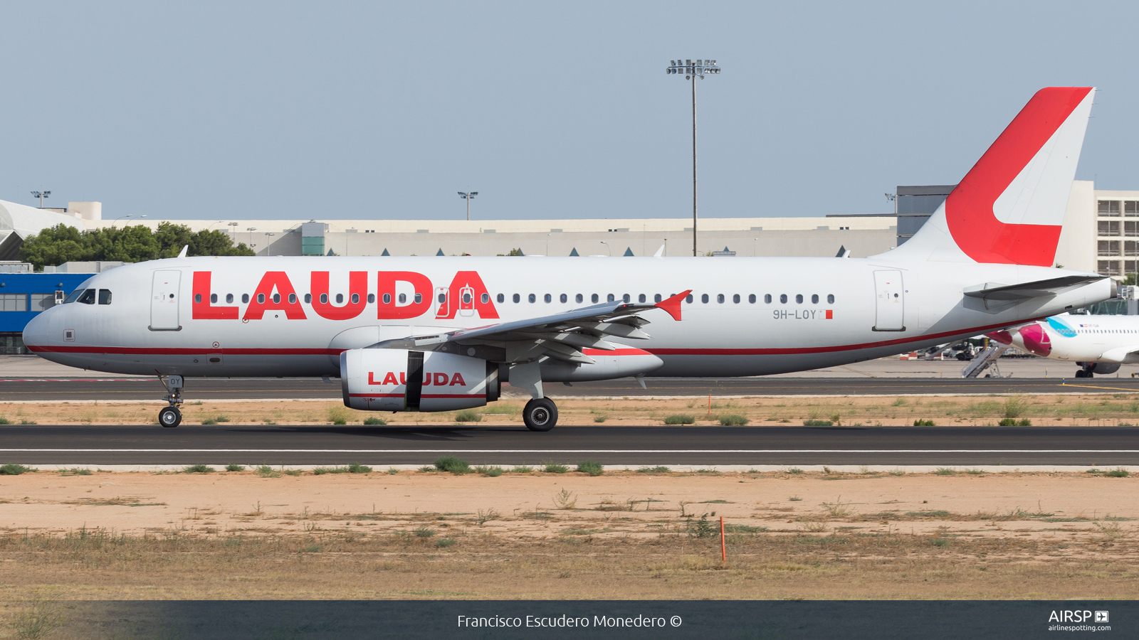 Lauda  Airbus A320  9H-LOY
