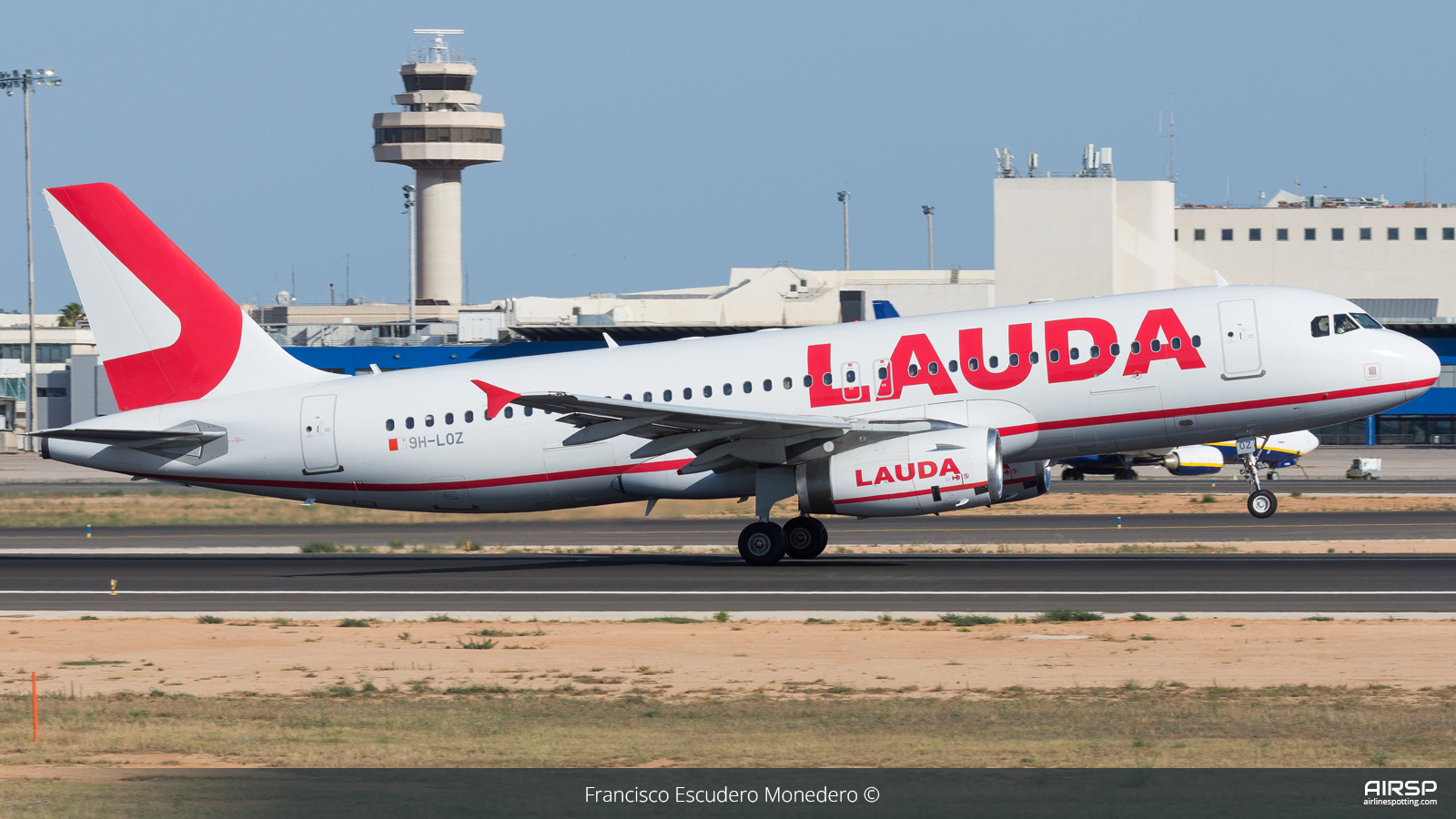 Lauda  Airbus A320  9H-LOZ