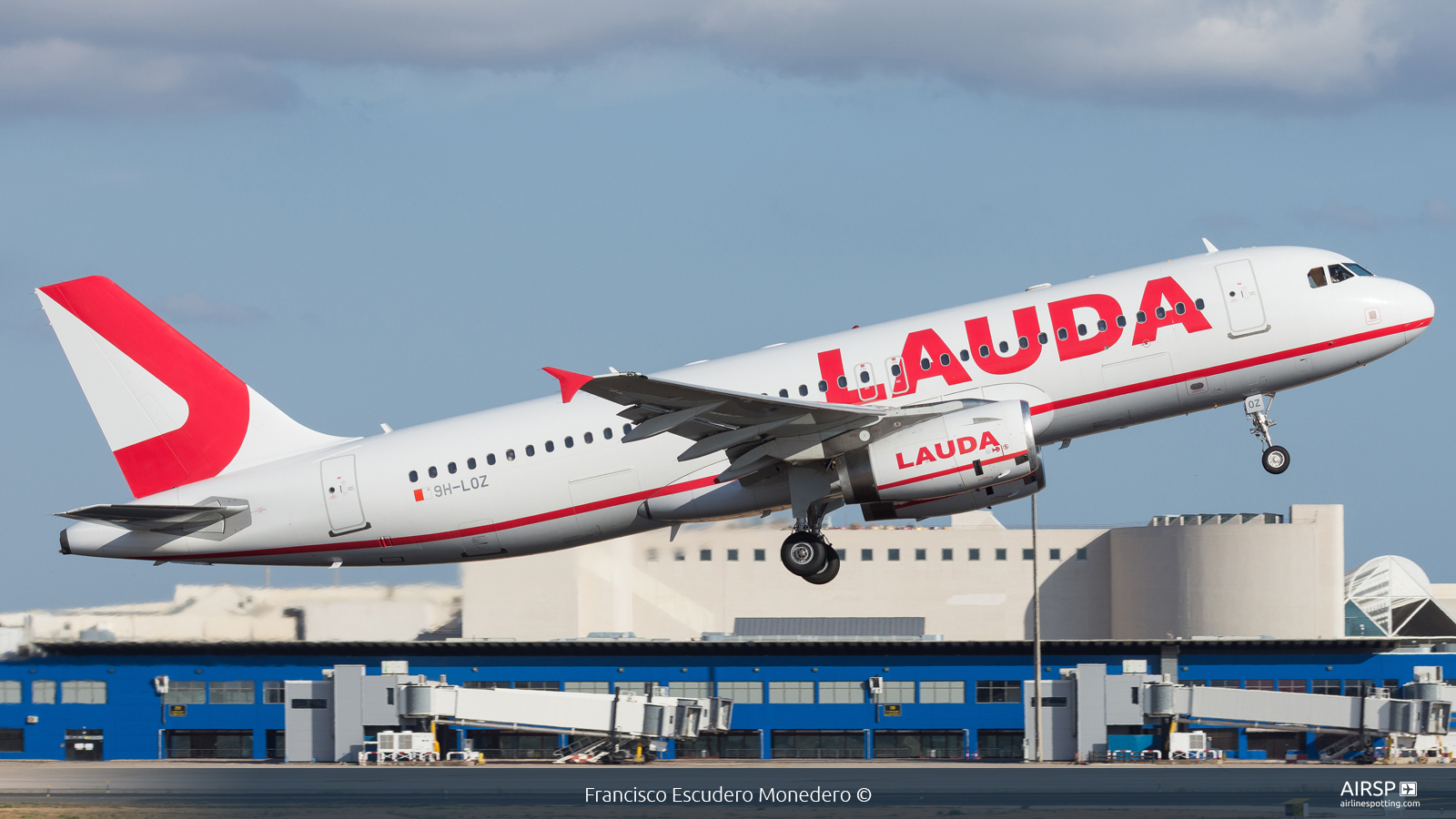 Lauda  Airbus A320  9H-LOZ