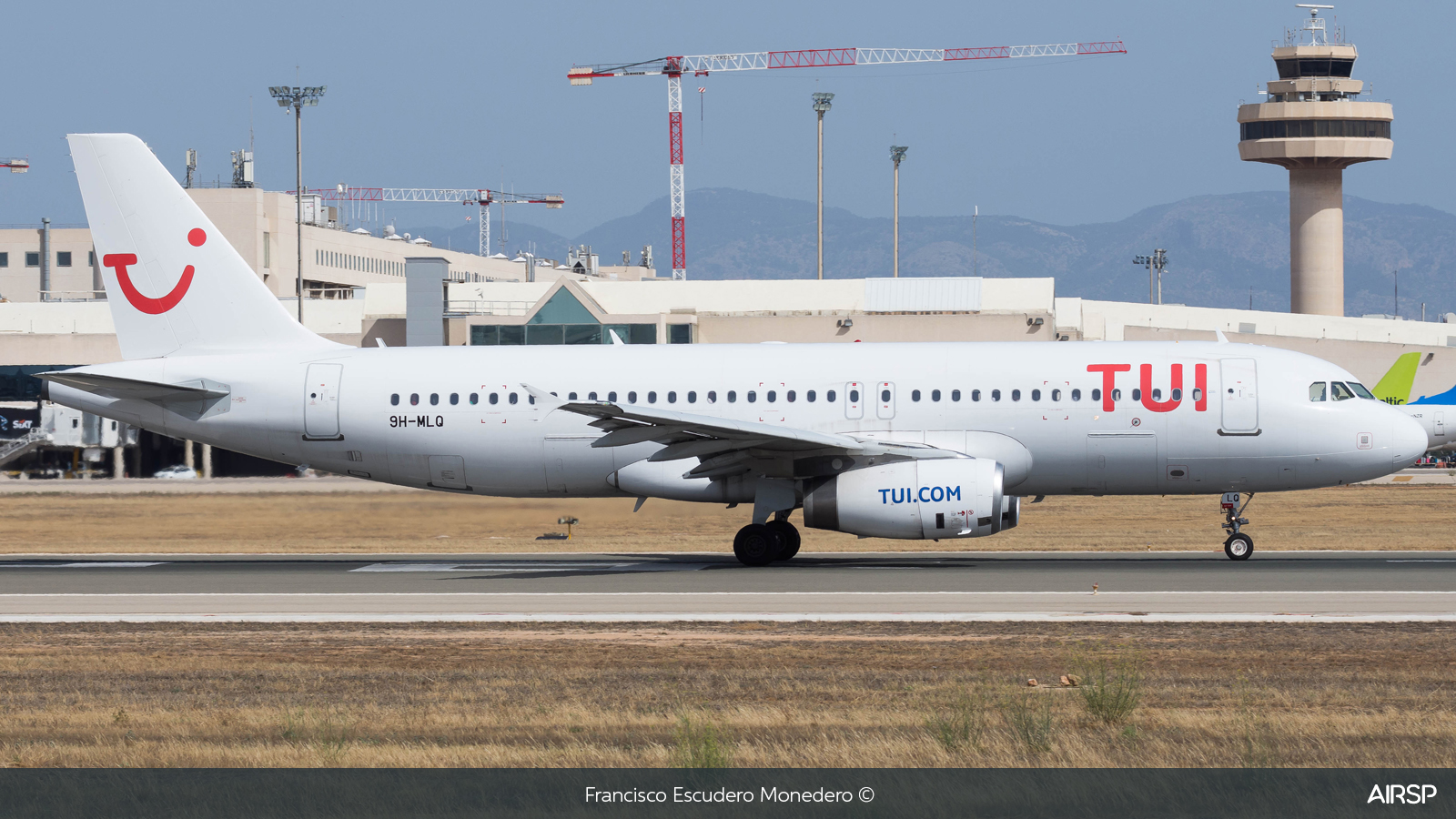 Tui Airways  Airbus A320  9H-MLQ