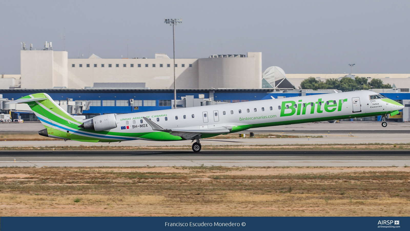 Binter Canarias  Mitsubishi CRJ-1000  9H-MOX