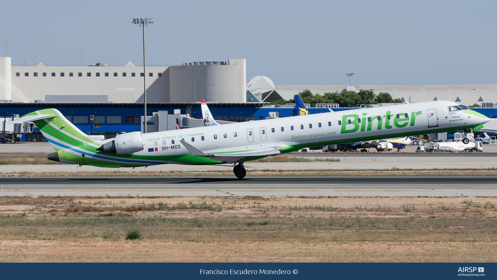 Binter Canarias  Mitsubishi CRJ-1000  9H-MOX