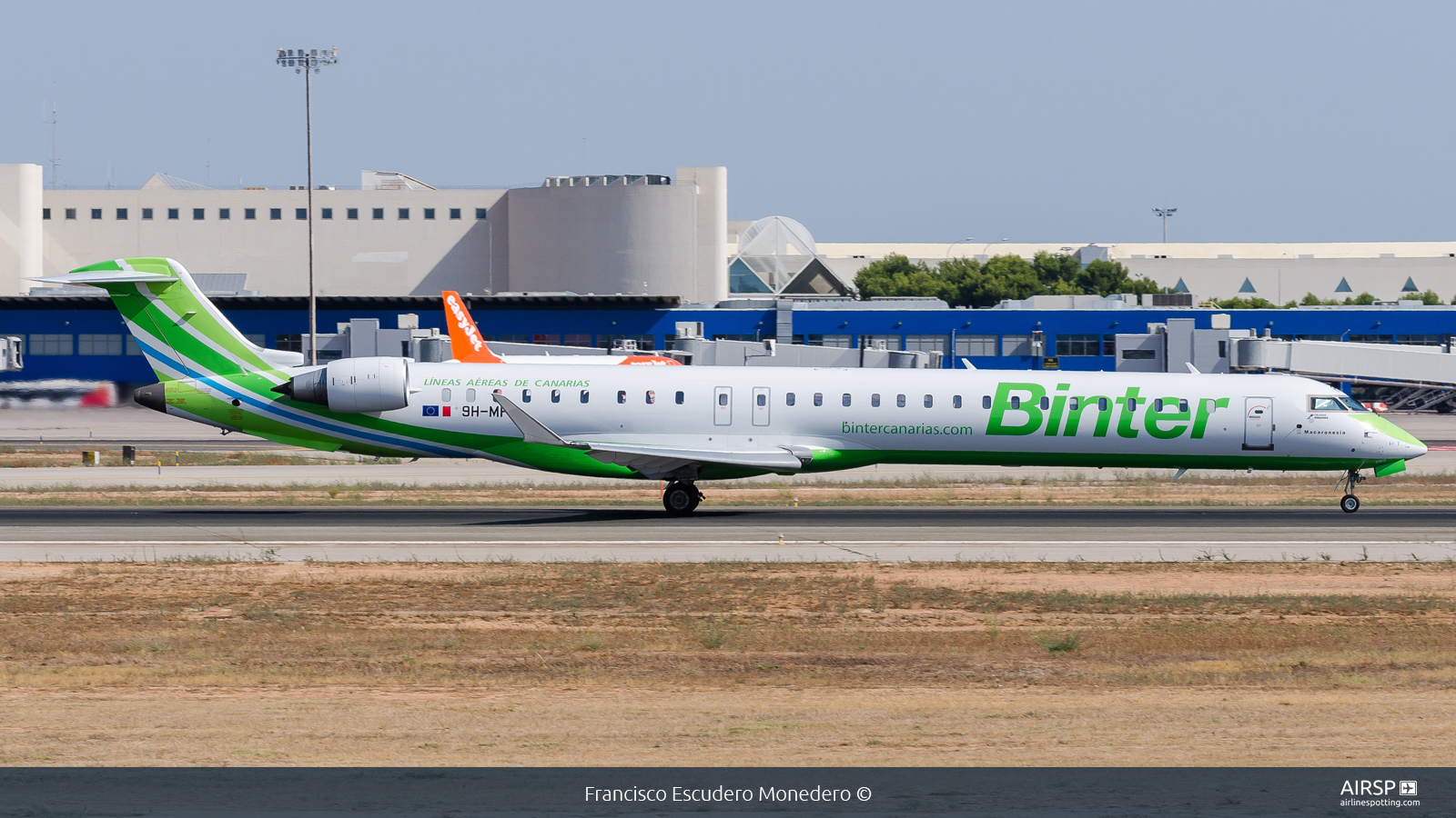 Binter Canarias  Mitsubishi CRJ-1000  9H-MPA