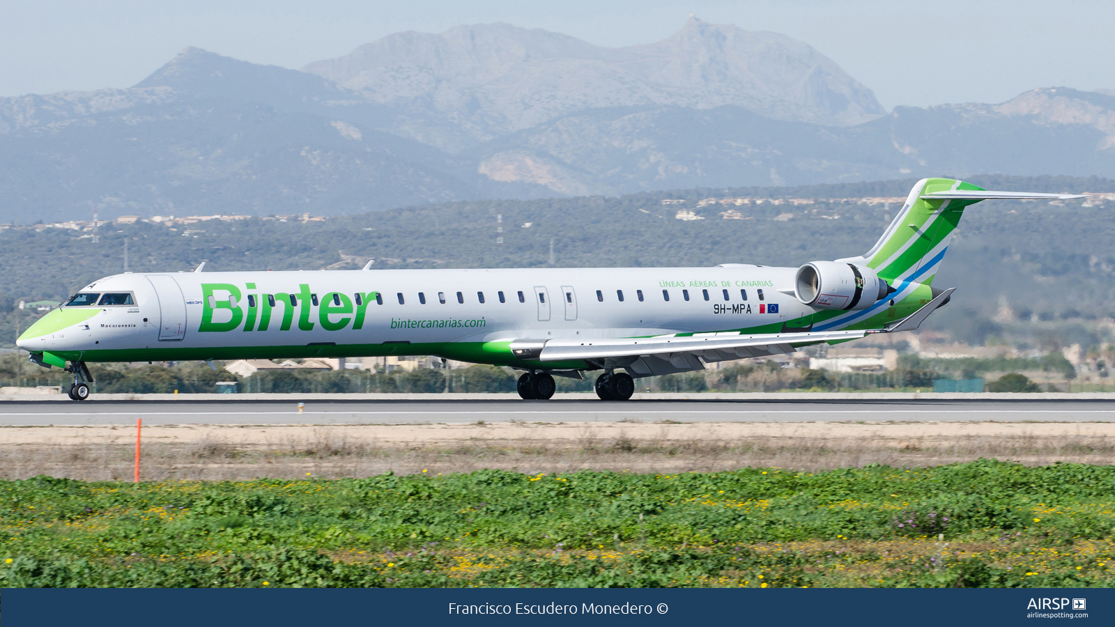 Binter Canarias  Mitsubishi CRJ-1000  9H-MPA