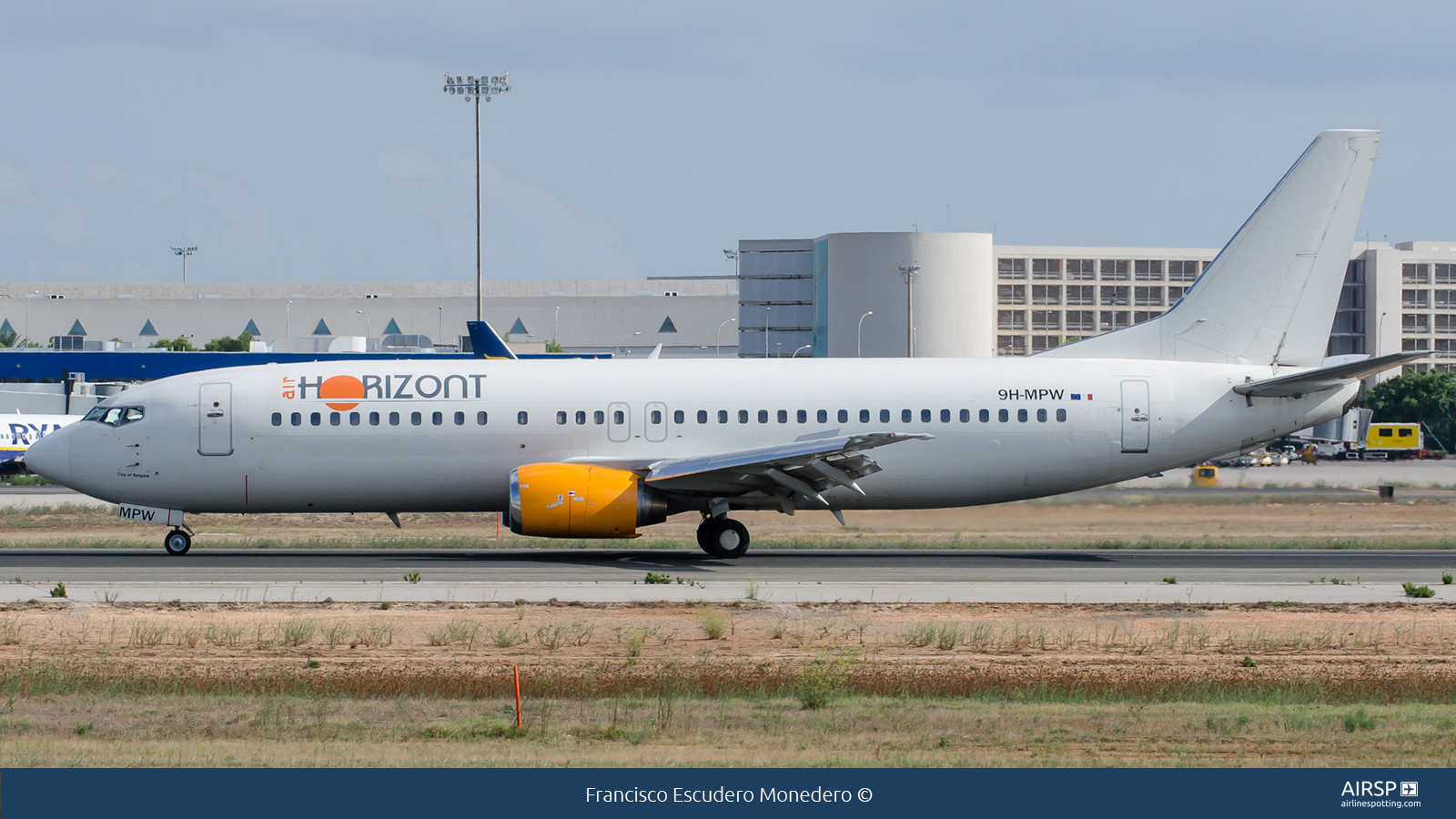 Air Horizont  Boeing 737-400  9H-MPW