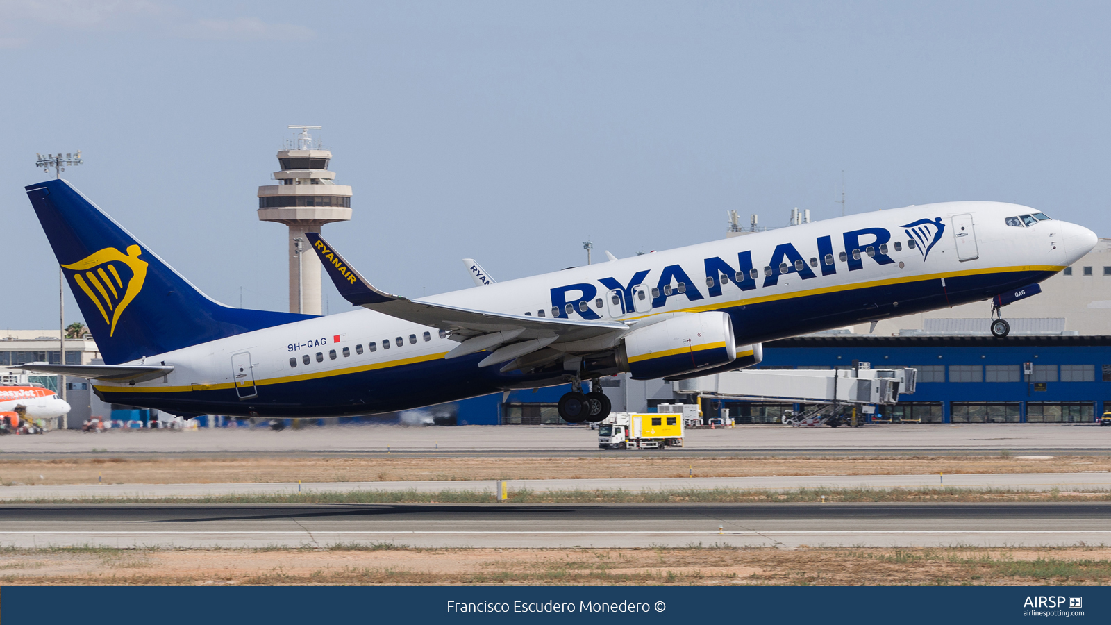 Ryanair  Boeing 737-800  9H-QAG