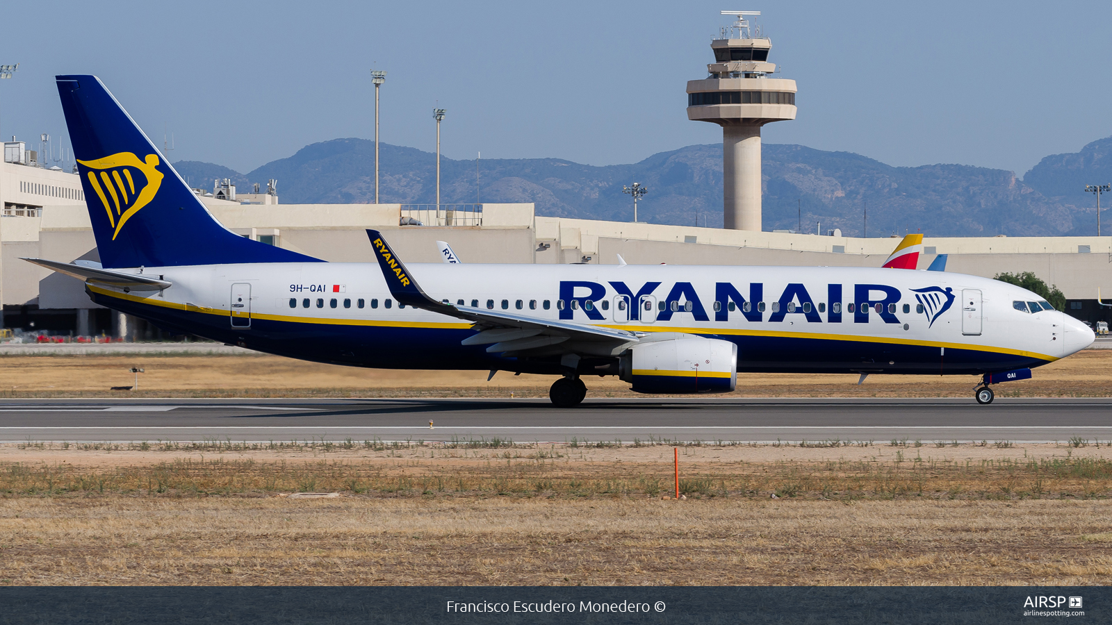 Ryanair  Boeing 737-800  9H-QAI