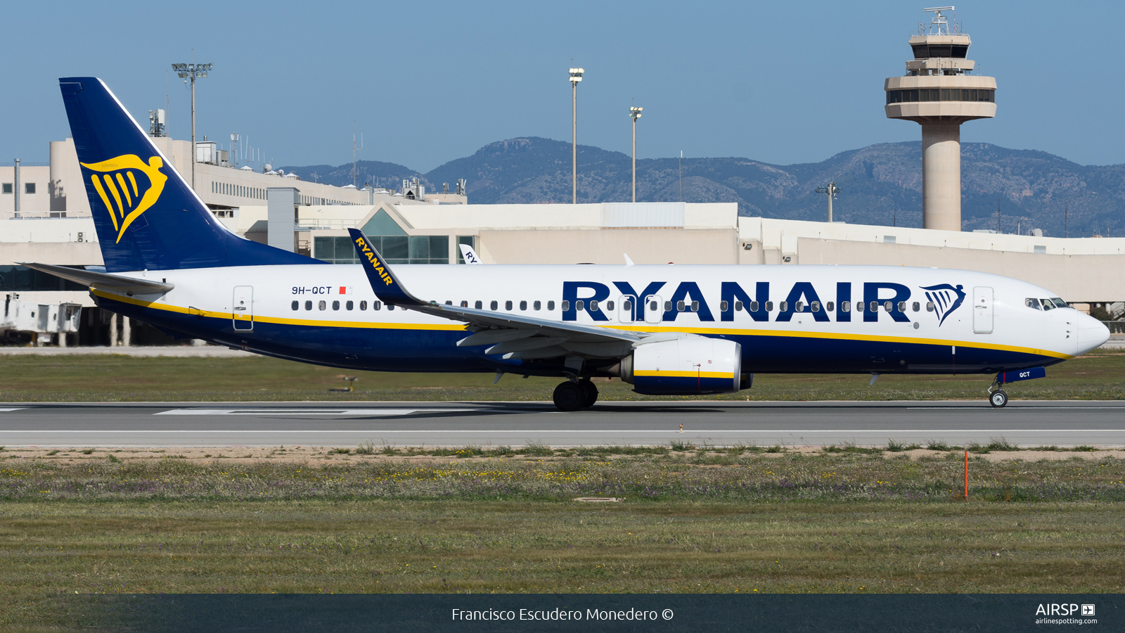 Ryanair  Boeing 737-800  9H-QCT