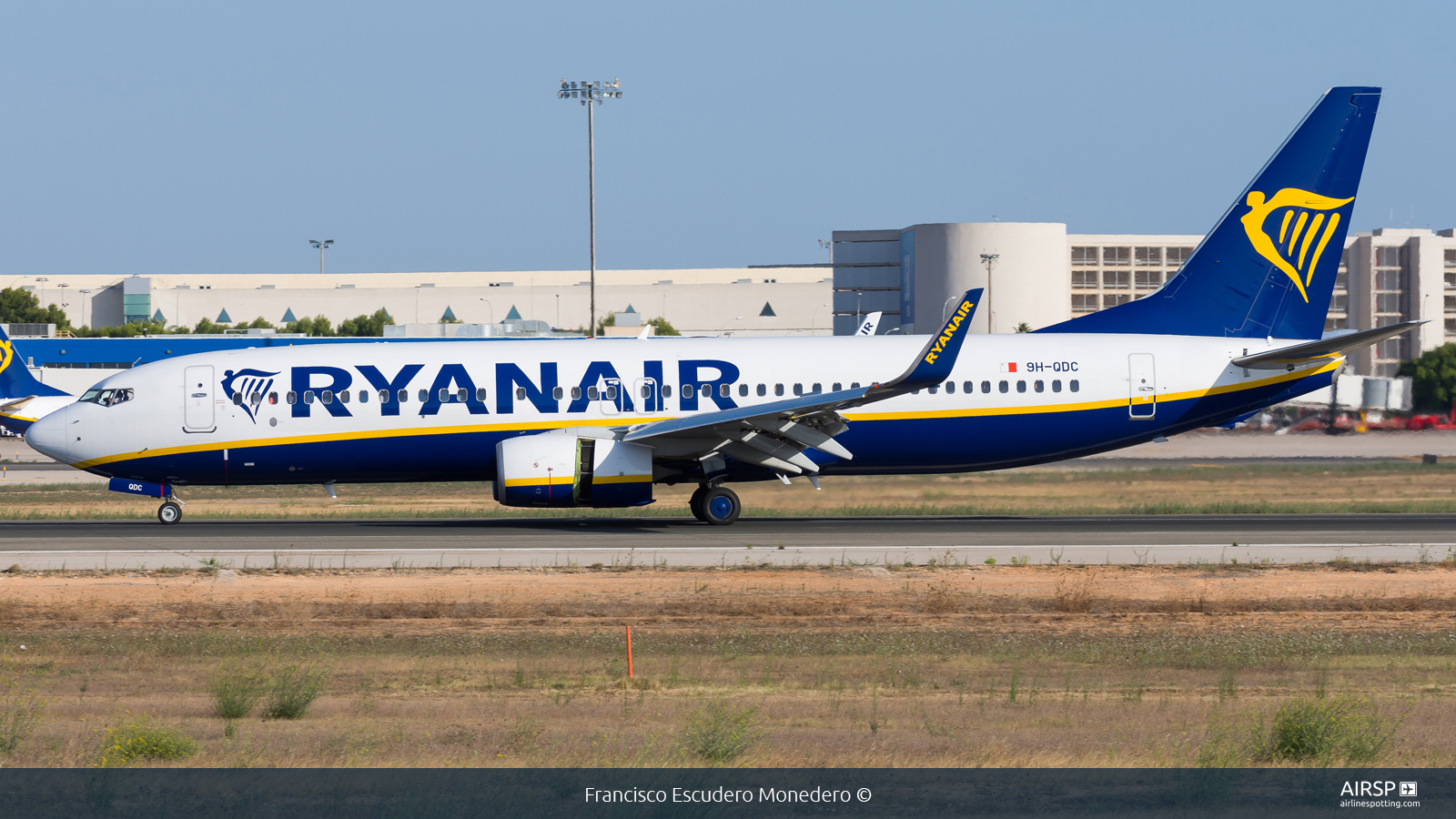 Ryanair  Boeing 737-800  9H-QDC
