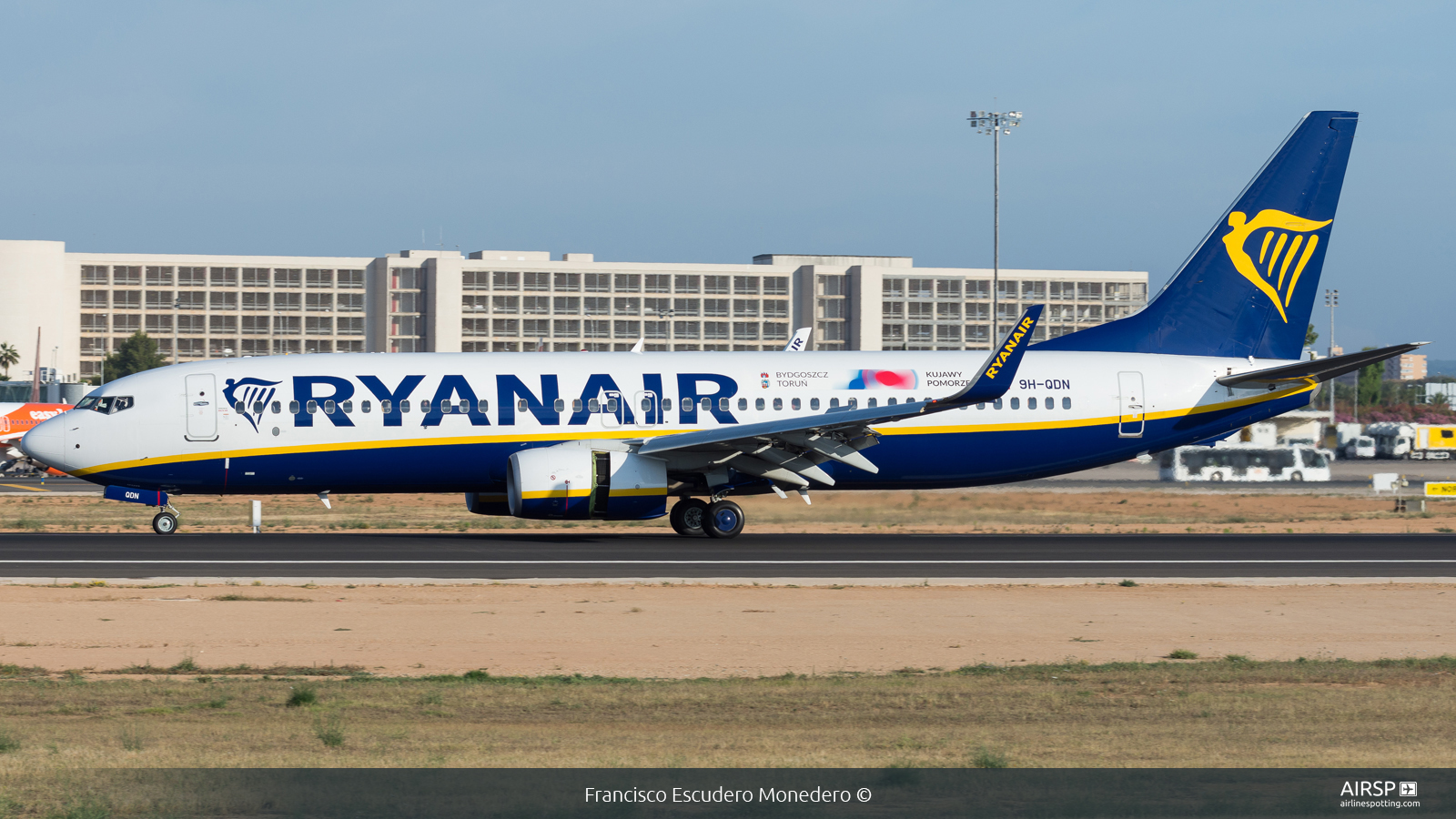 Ryanair  Boeing 737-800  9H-QDN