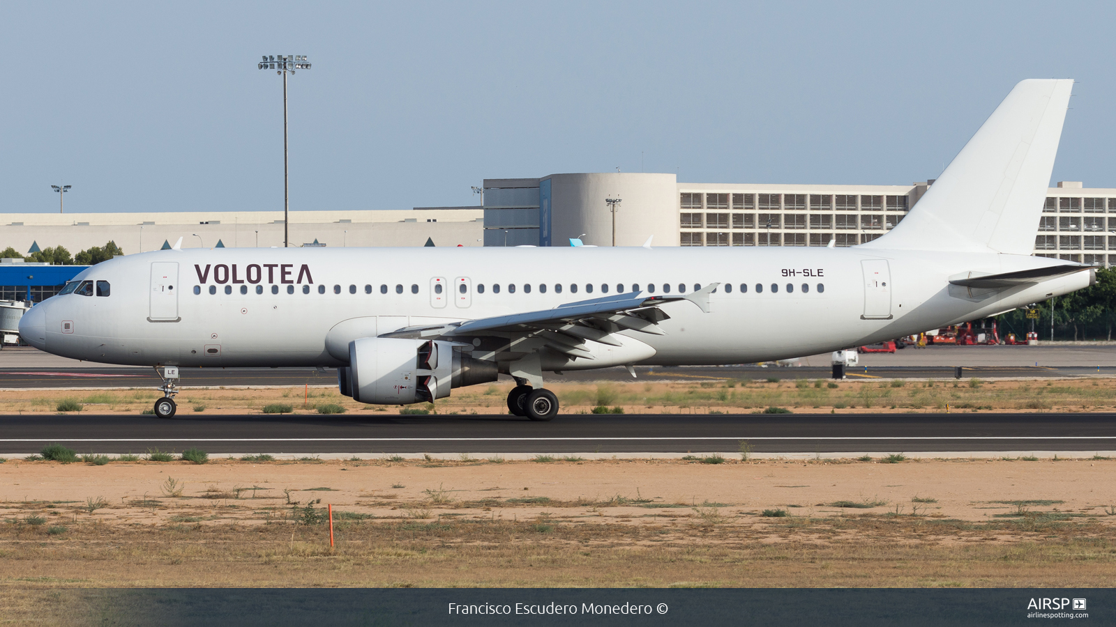Volotea  Airbus A320  9H-SLE