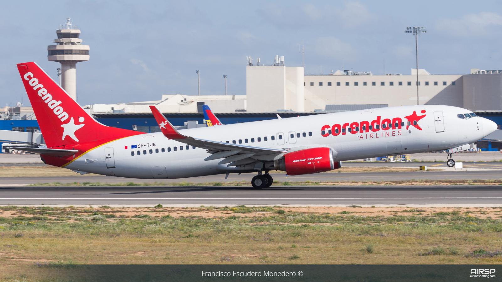 Corendon  Boeing 737-800  9H-TJE