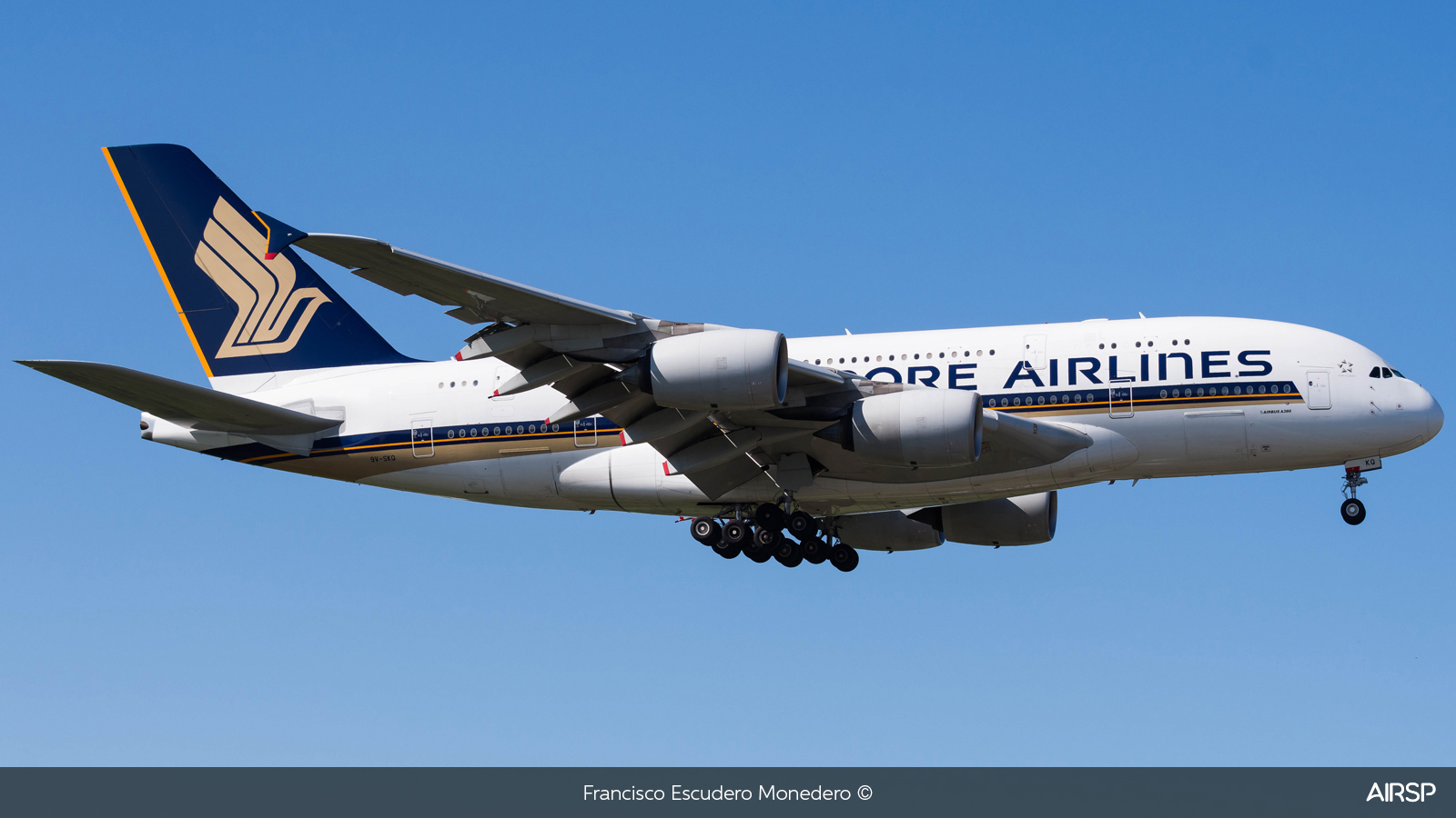 Singapore Airlines  Airbus A380-800  9V-SKQ