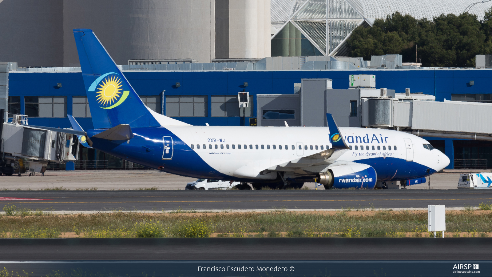 Rwandair  Boeing 737-700  9XR-WJ