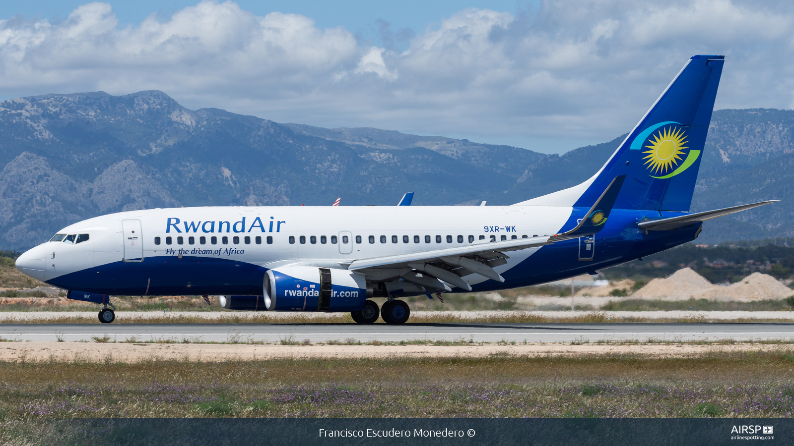 Rwandair  Boeing 737-700  9XR-WK
