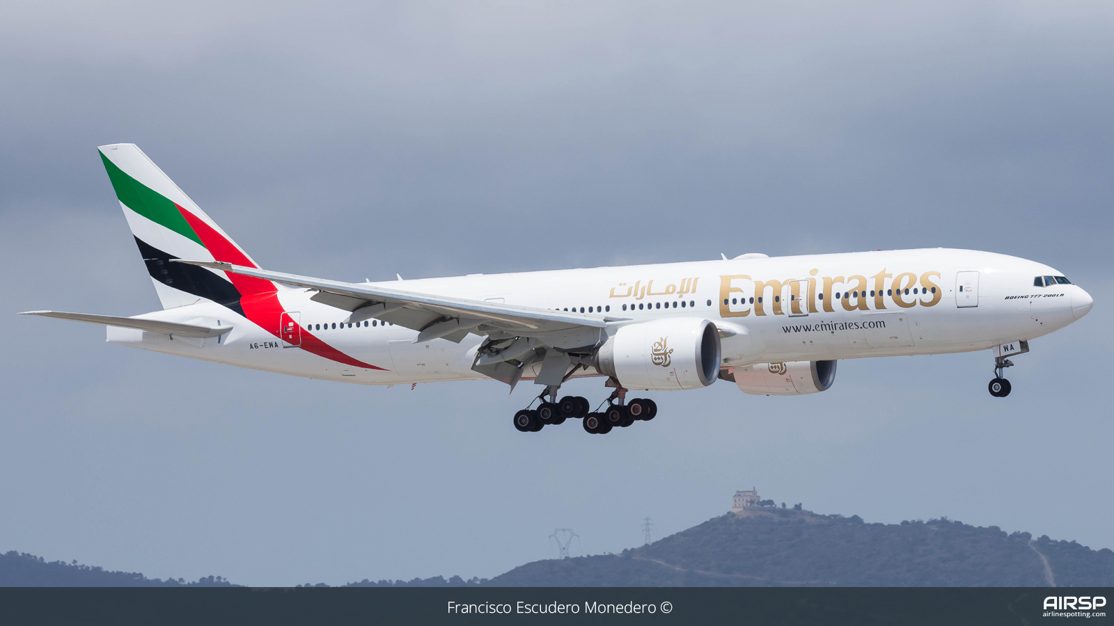 Emirates  Boeing 777-200  A6-EWA
