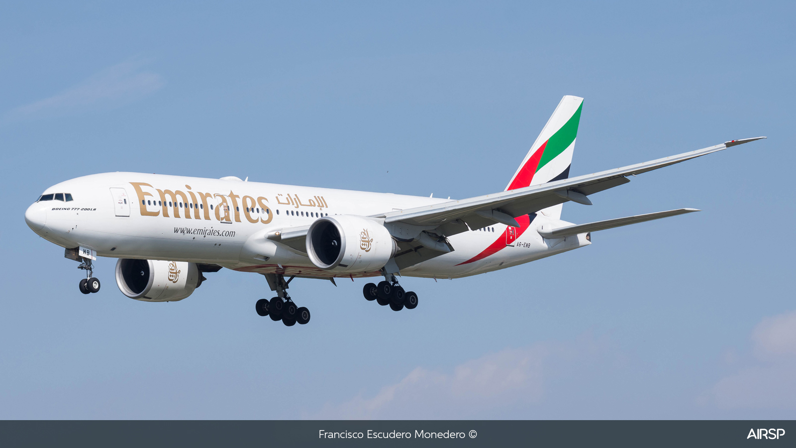 Emirates  Boeing 777-200  A6-EWB