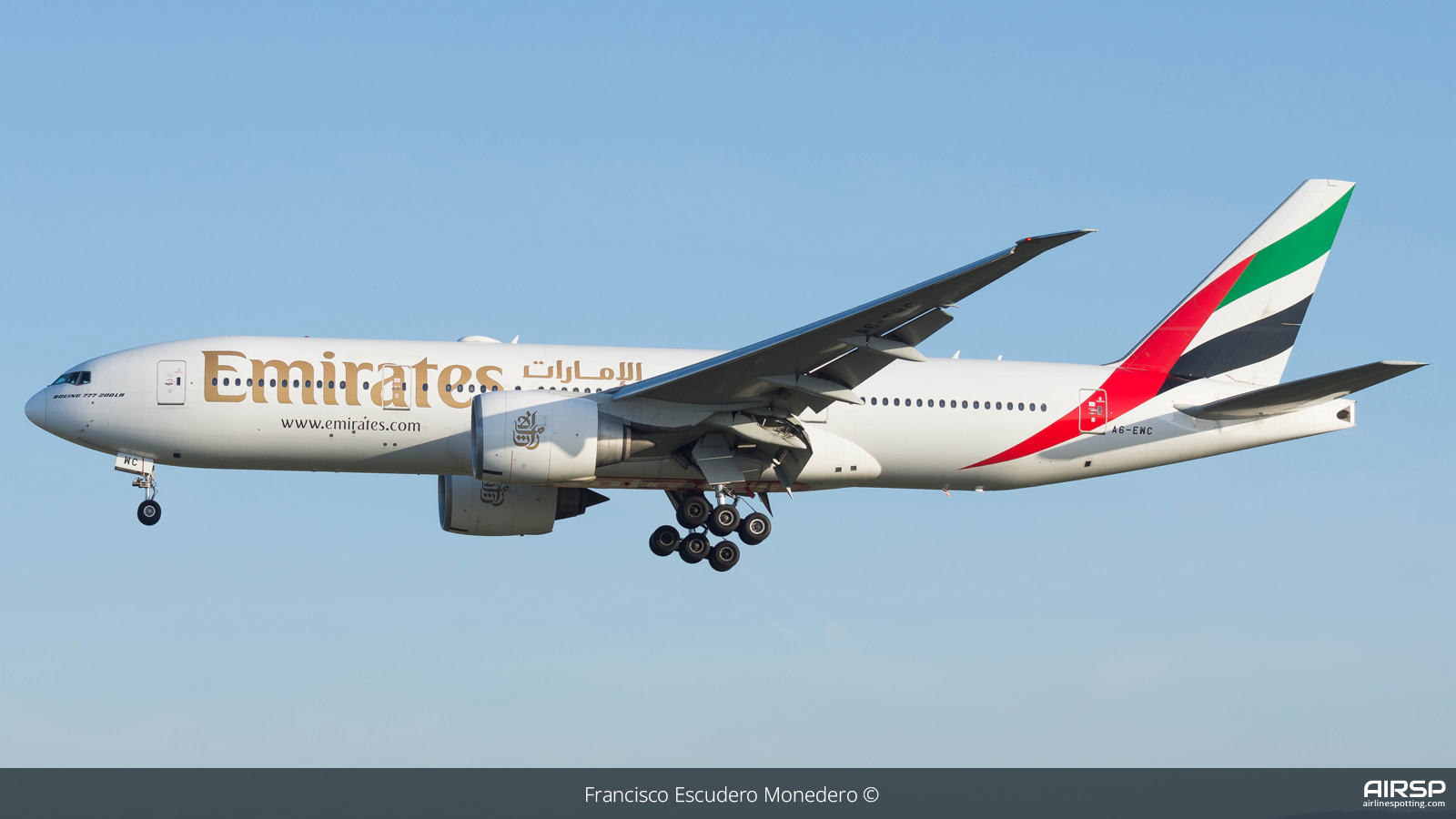 Emirates  Boeing 777-200  A6-EWC