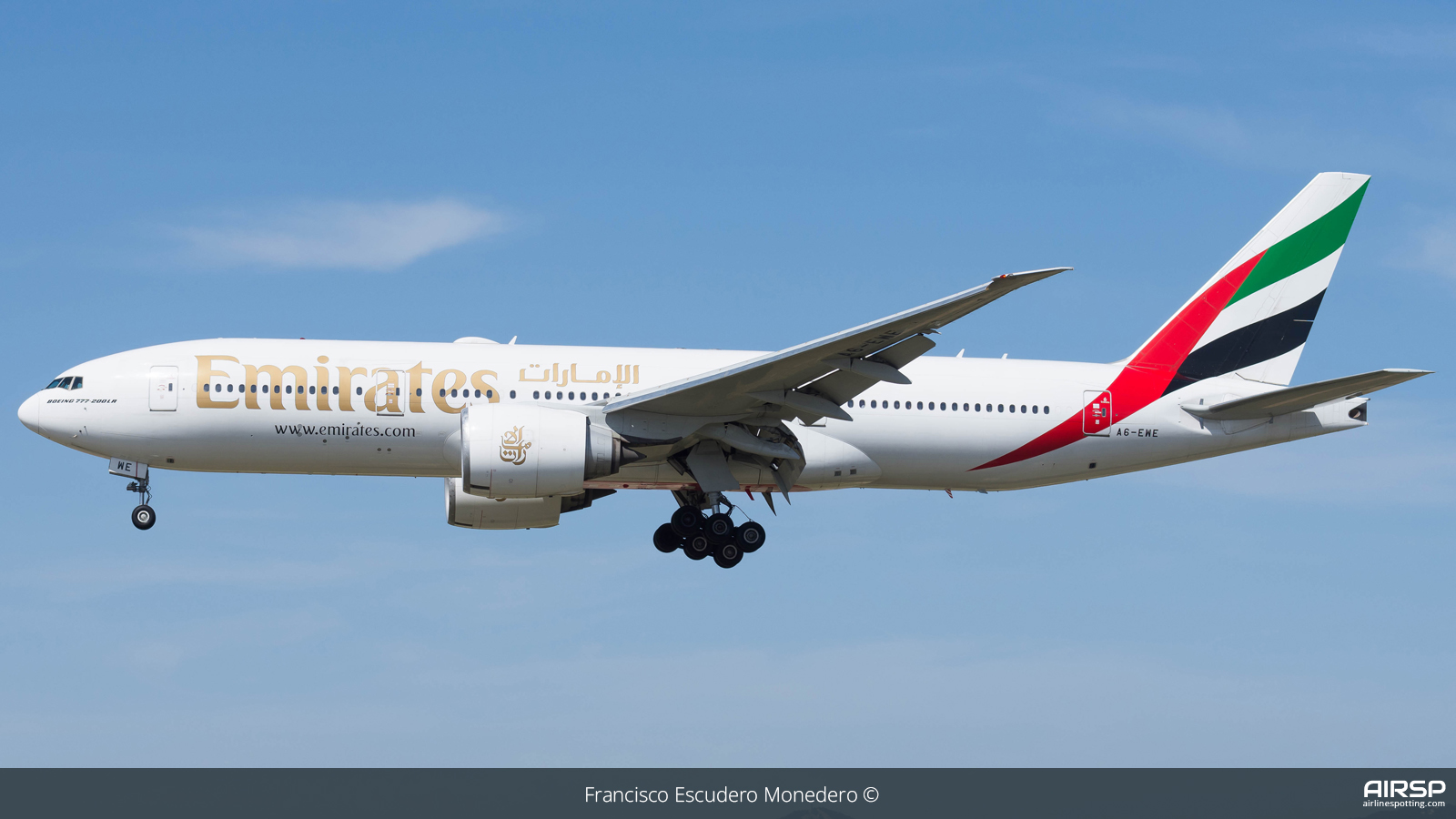 Emirates  Boeing 777-200  A6-EWE