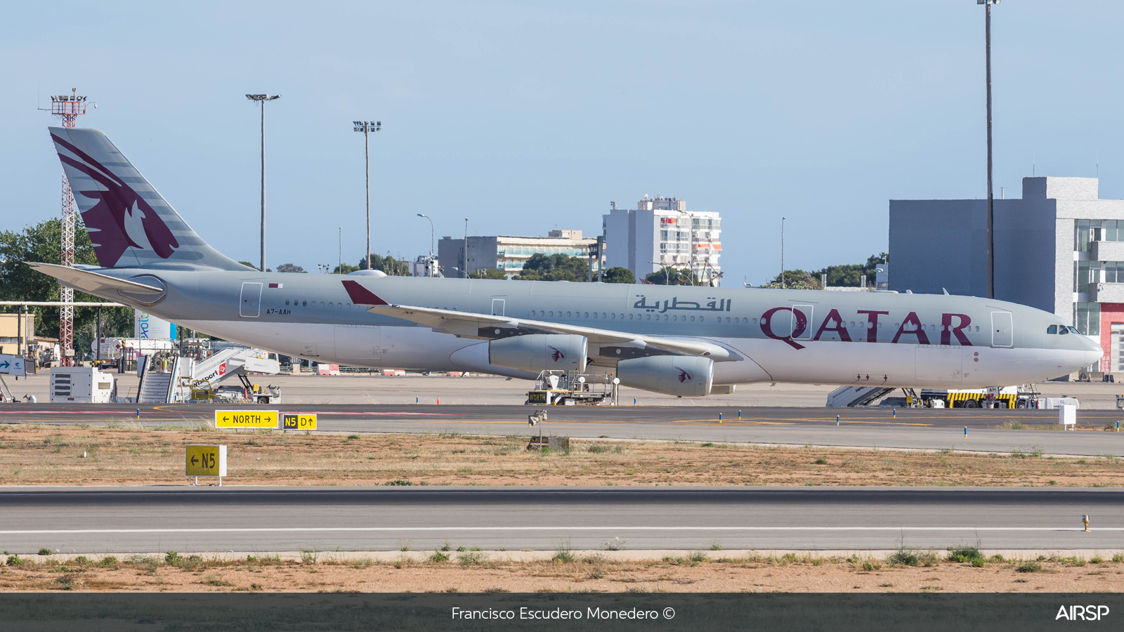 Qatar Airways  Airbus A340-300  A7-AAH