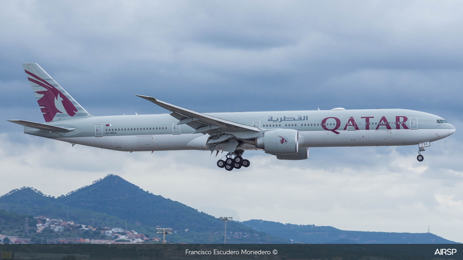 Qatar Airways  Boeing 777-300  A7-BEA