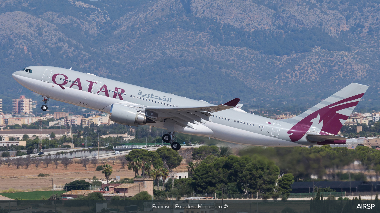 Qatar Airways  Airbus A330-200  A7-HJJ