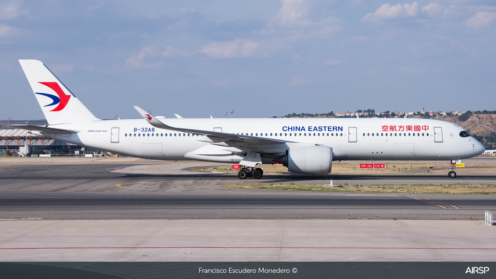 China Eastern Airlines  Airbus A350-900  B-32A8