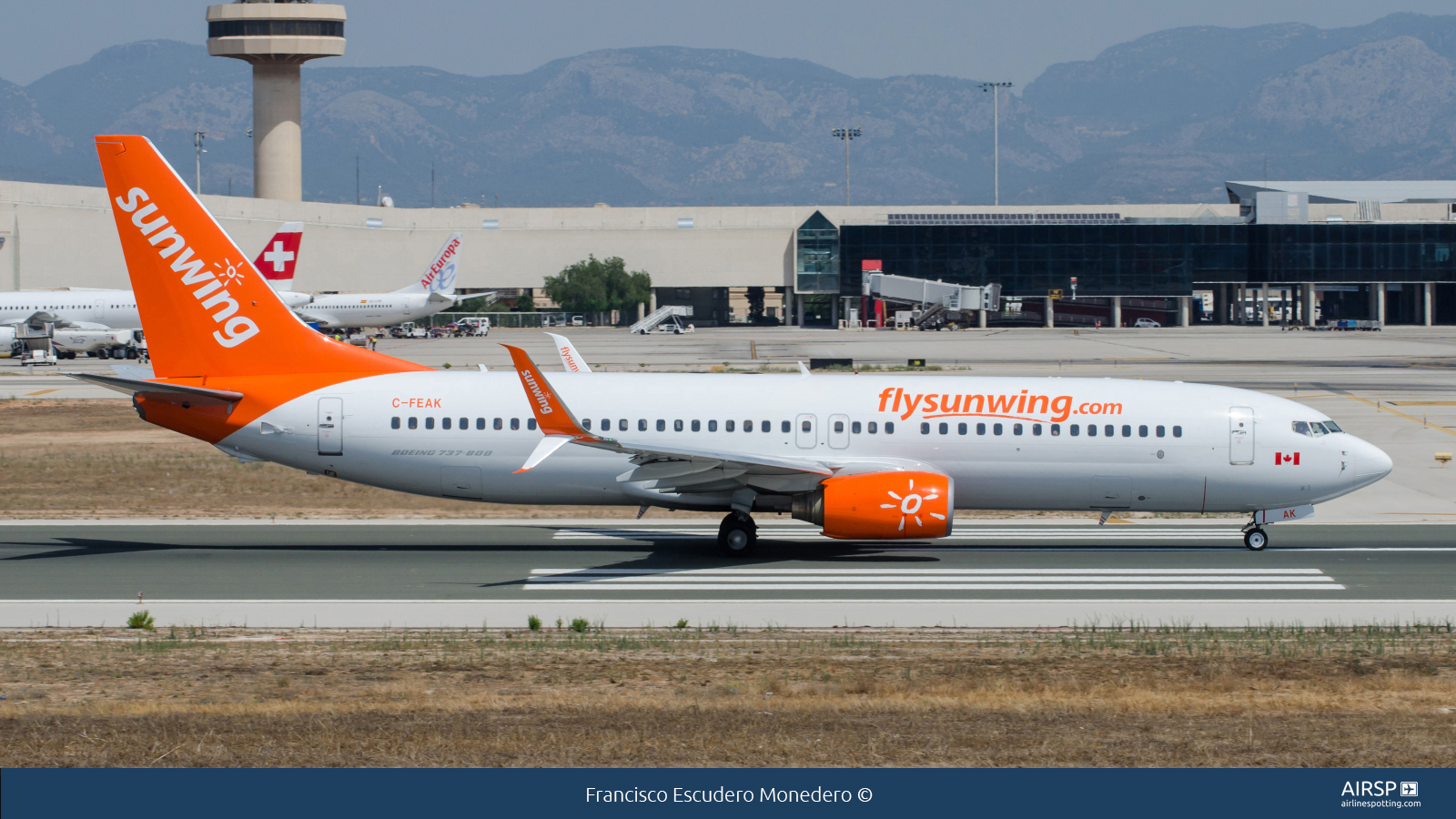 Sunwing  Boeing 737-800  C-FEAK