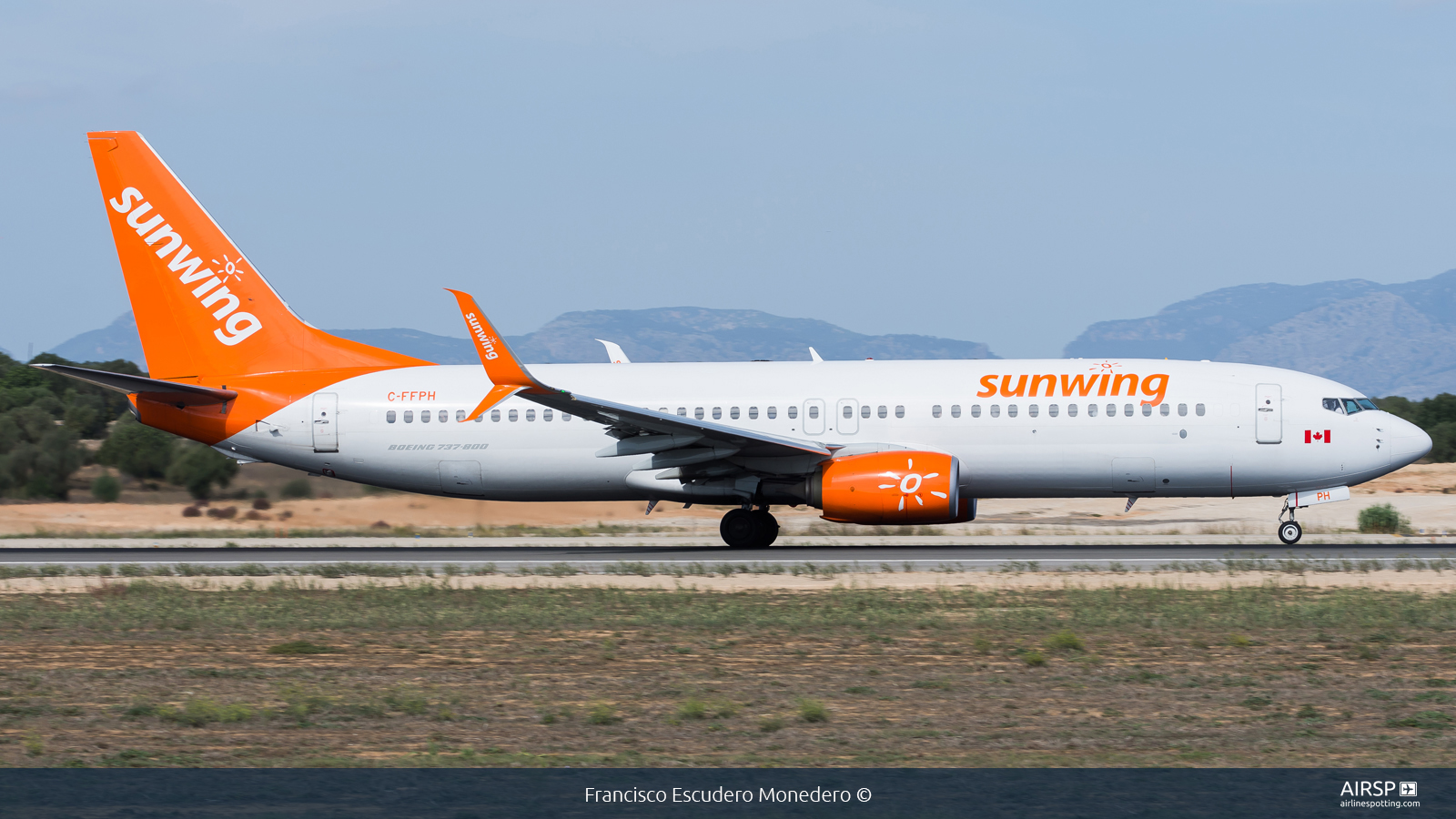 Sunwing  Boeing 737-800  C-FFPH